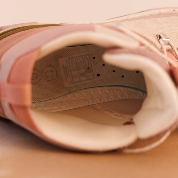 ON Running Cloudtrax Running Sneakers Size 8 Womens Rose Ivory - Picture 8 of 13